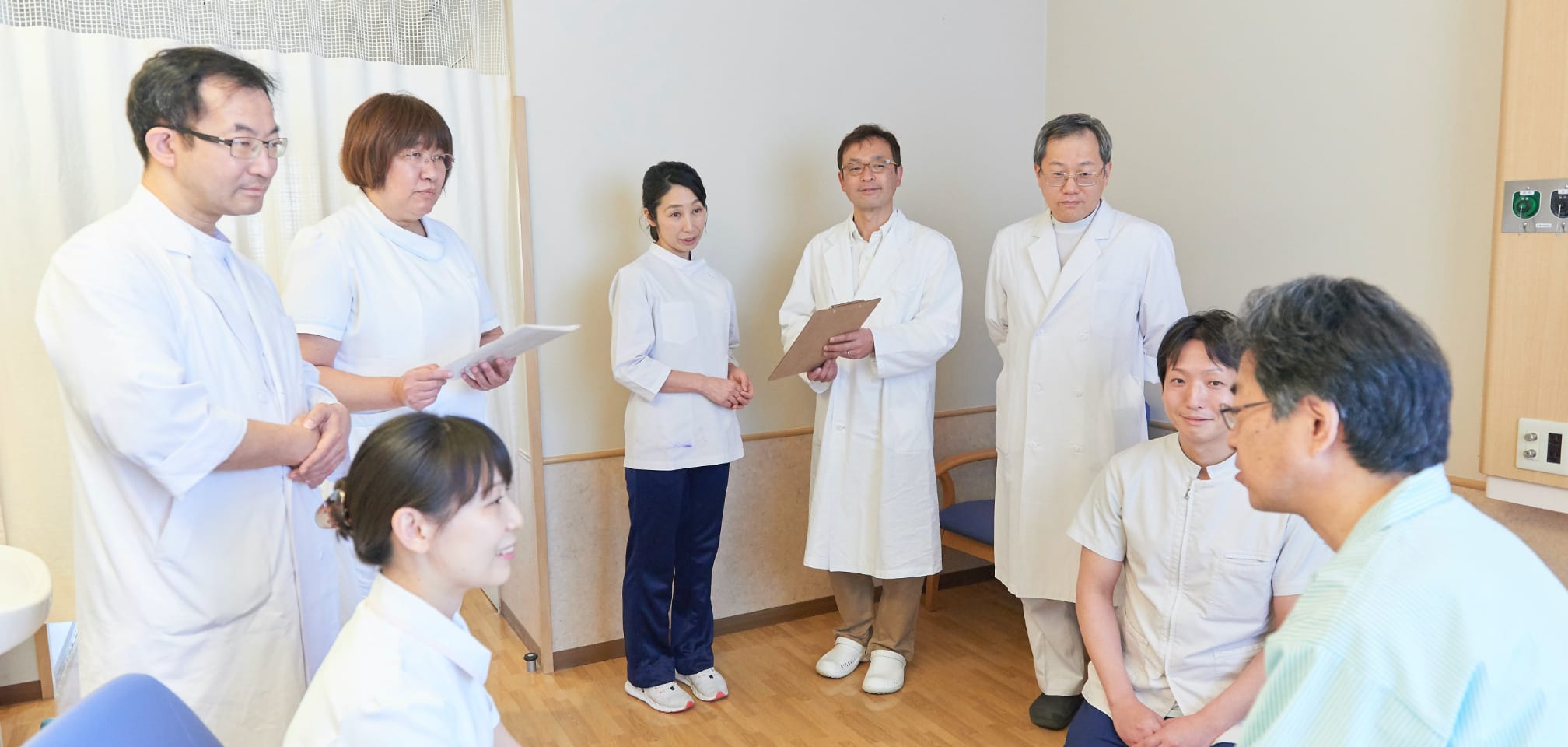 専門診療科がほぼ一通り揃い、各科に専門医がいます。